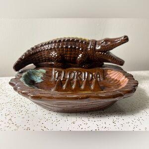 Vintage Florida Travel Kitsch ceramic Alligator ashtray from Gatorland